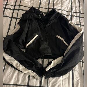 Cropped windbreaker